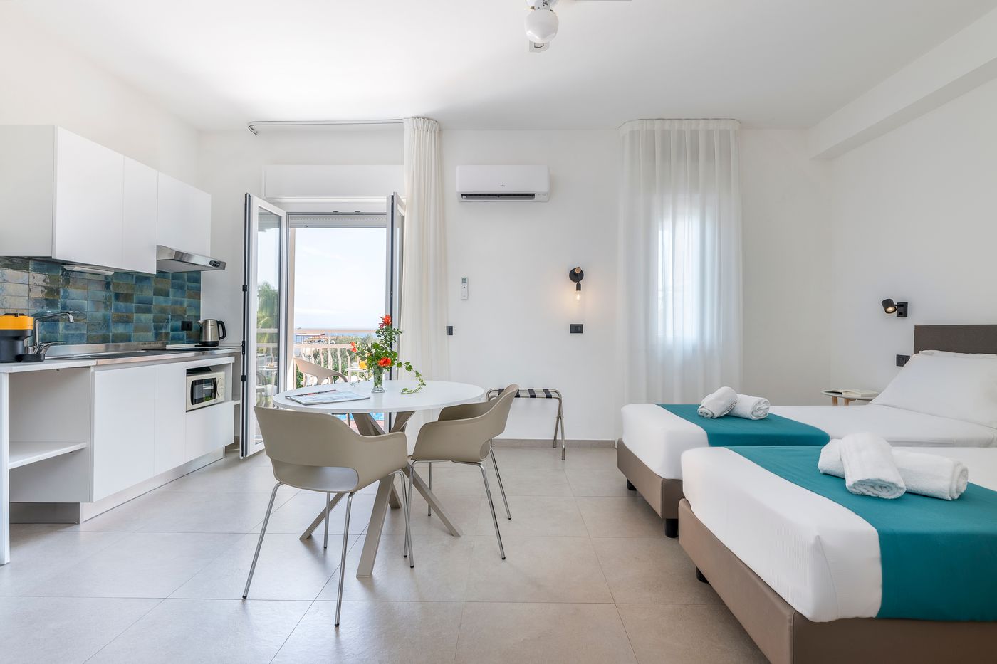 Residence-Villa-Giardini-Room-36