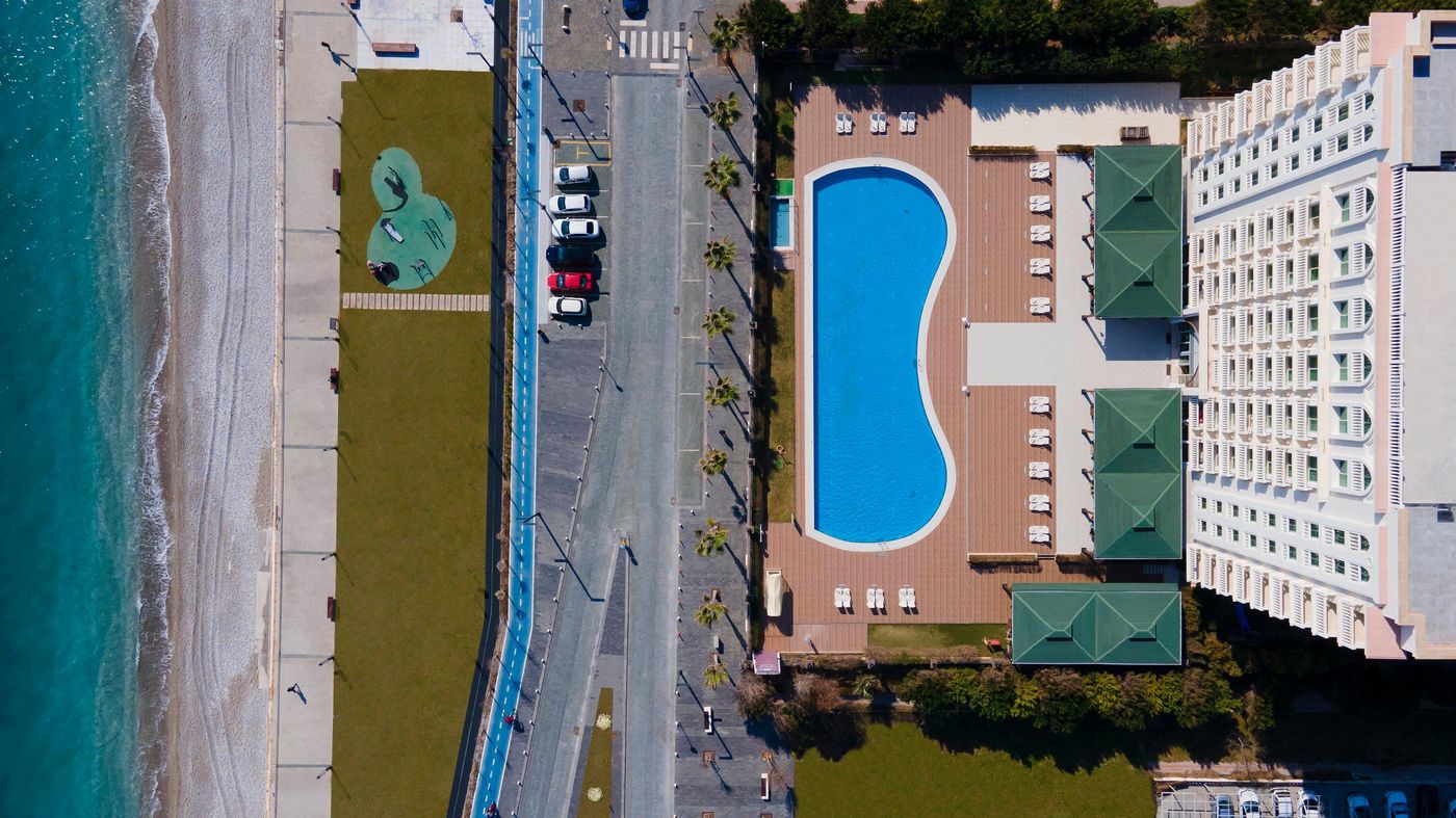 Crowne-Plaza-Antalya-Pool-3