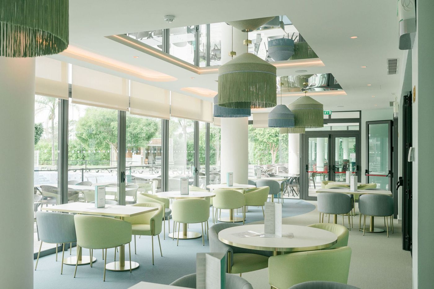 Aquashow-Park-Hotel-Lobby-50