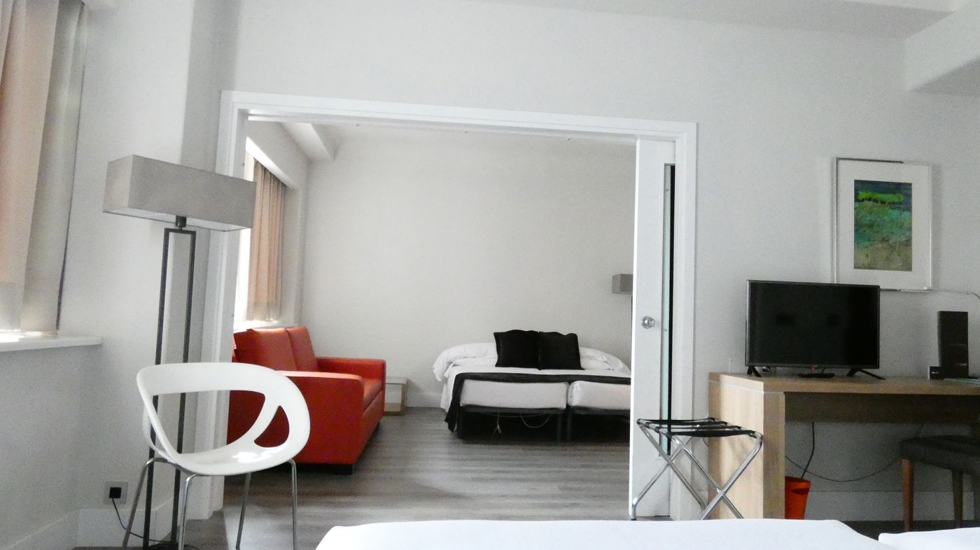 Weare-Chamartin-Room-44