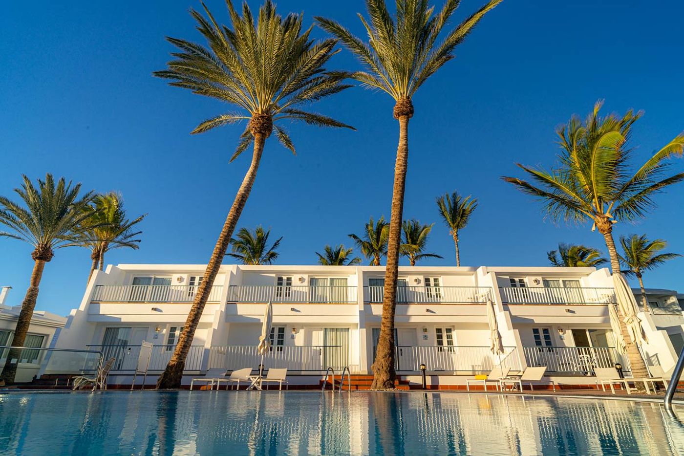 Plus-Fariones-Apartamentos-Pool-10