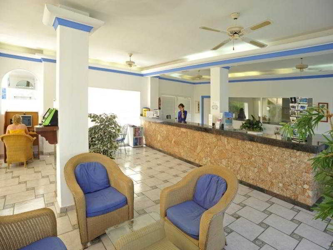 Grupotel-Oasis-Lobby-20