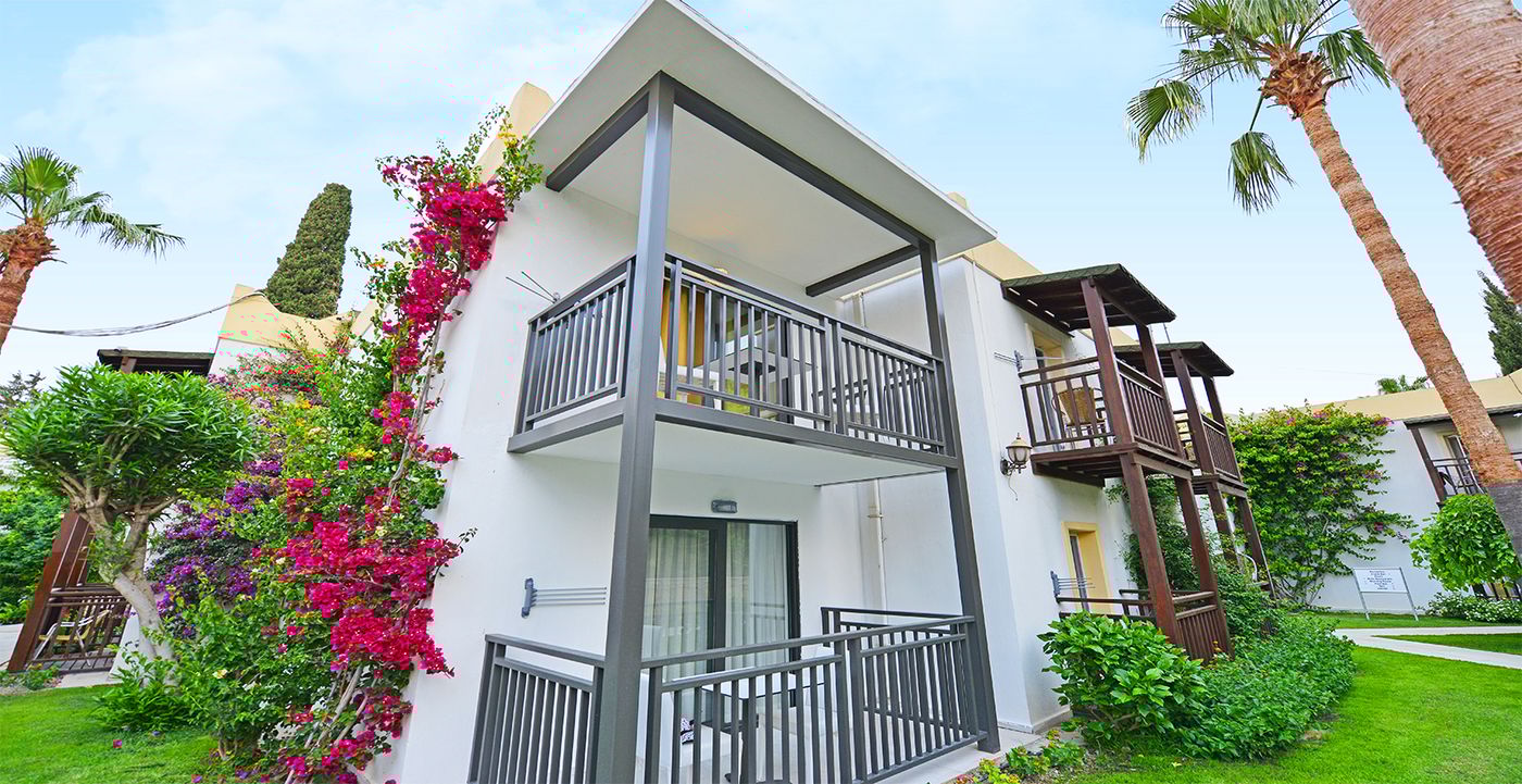 Bitez-Garden-Life-General-view-16