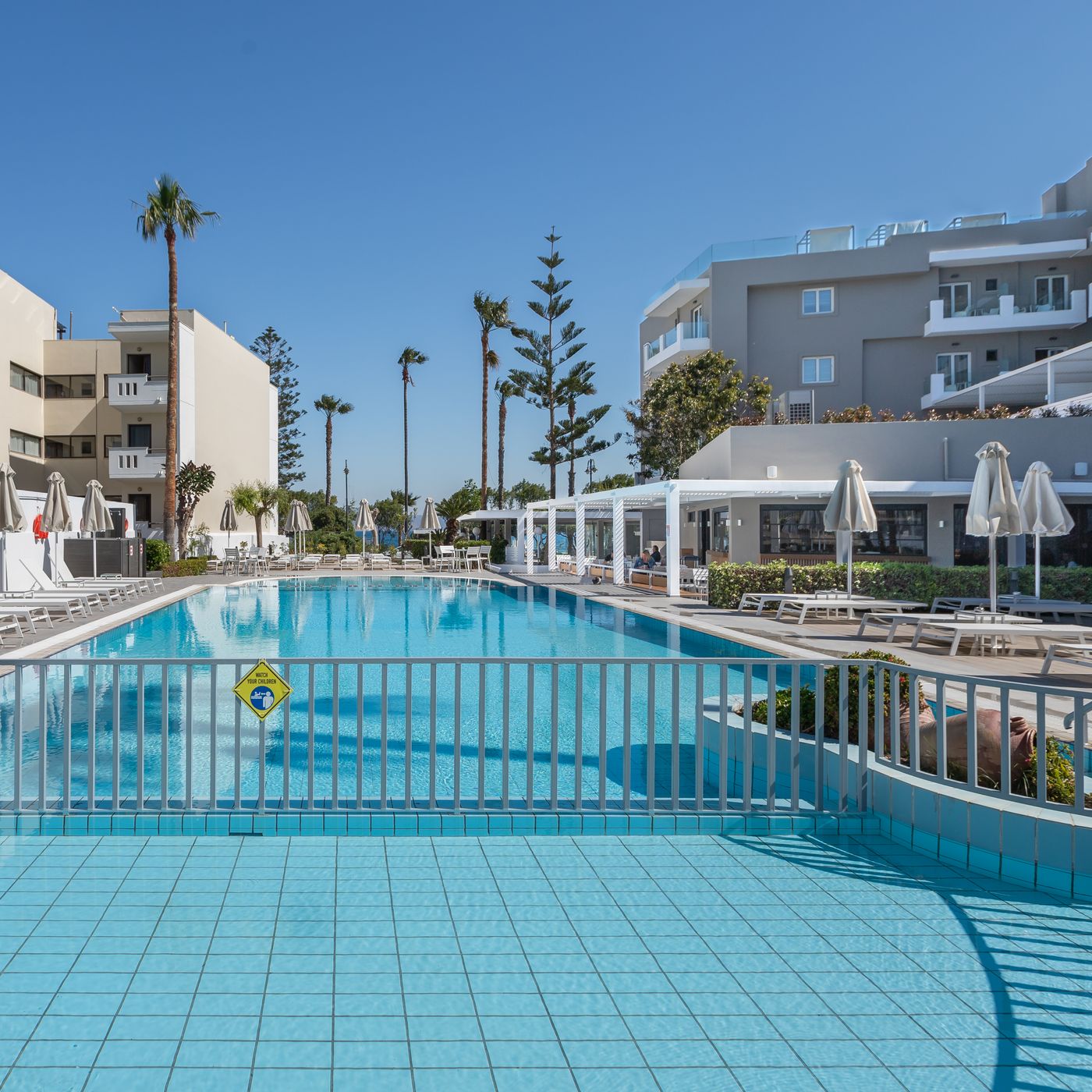 Kos-Hotel-Junior-Suites-Pool-5