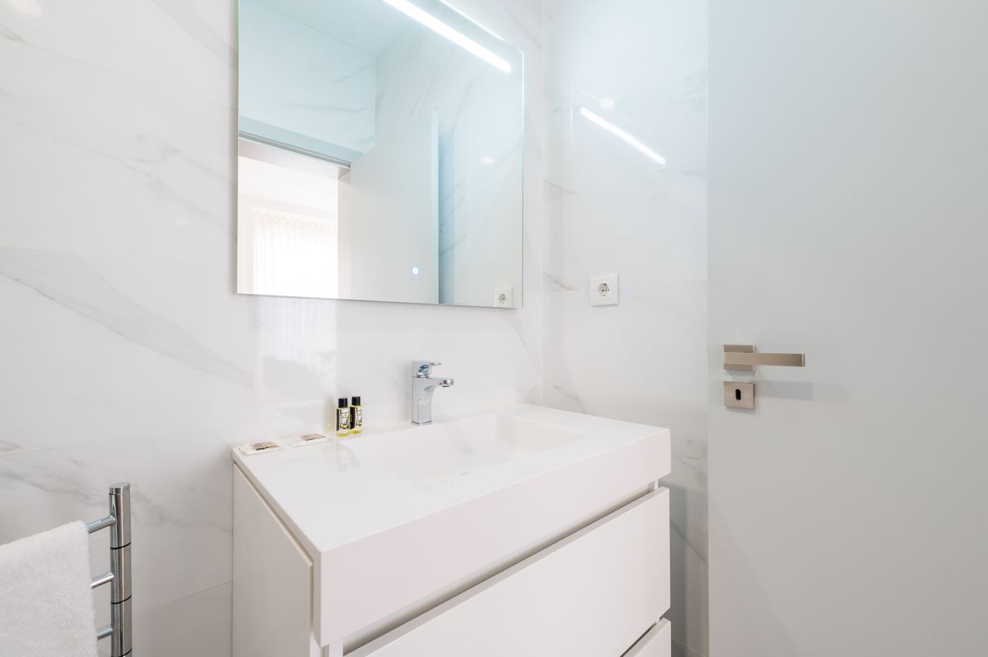 Via-Augusta-129-Room-49