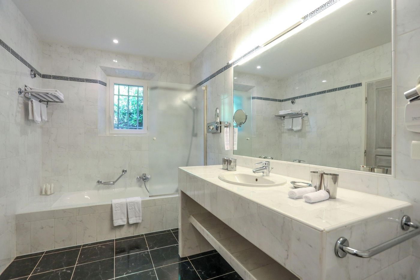 Hotel-Villa-Les-Rosiers-Room-24