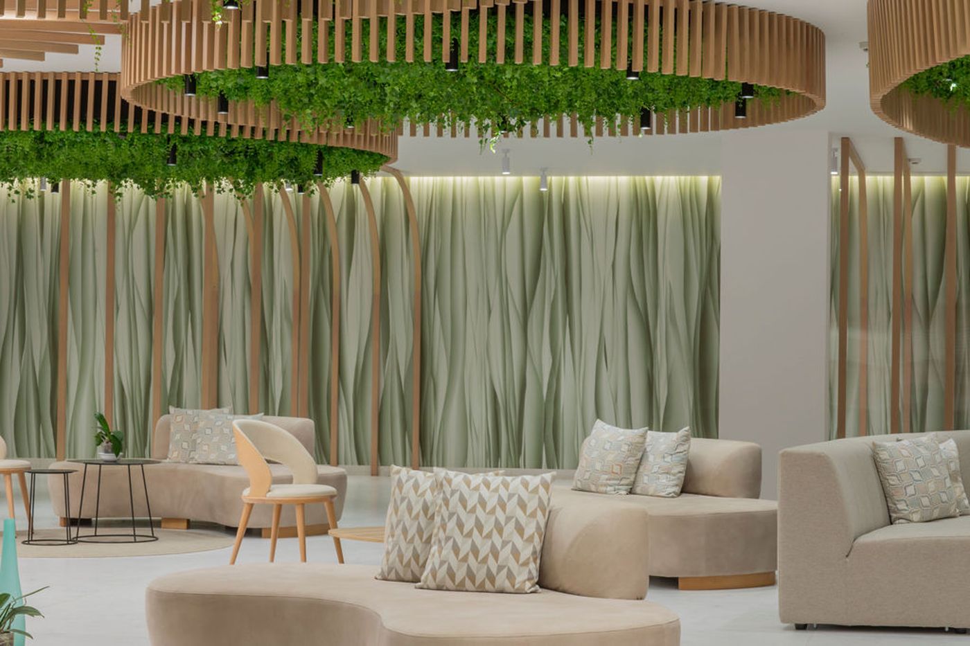 Golden-Coast-Hotel-and-Bungalows-Bar-18