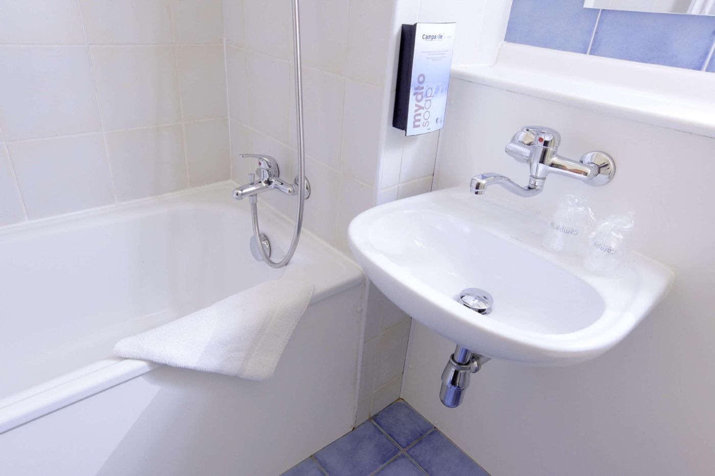 Campanile Villefranche Sur Saone - France - VILLEFRANCHE SUR SAÔNE - Room - 2