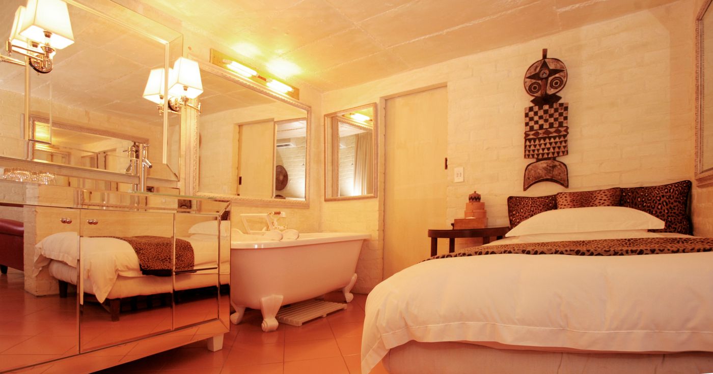 Colona-Castle-Room-24