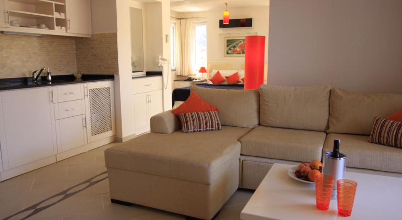 Golden Life Heights Deluxe Suite Hotel - Adults Only