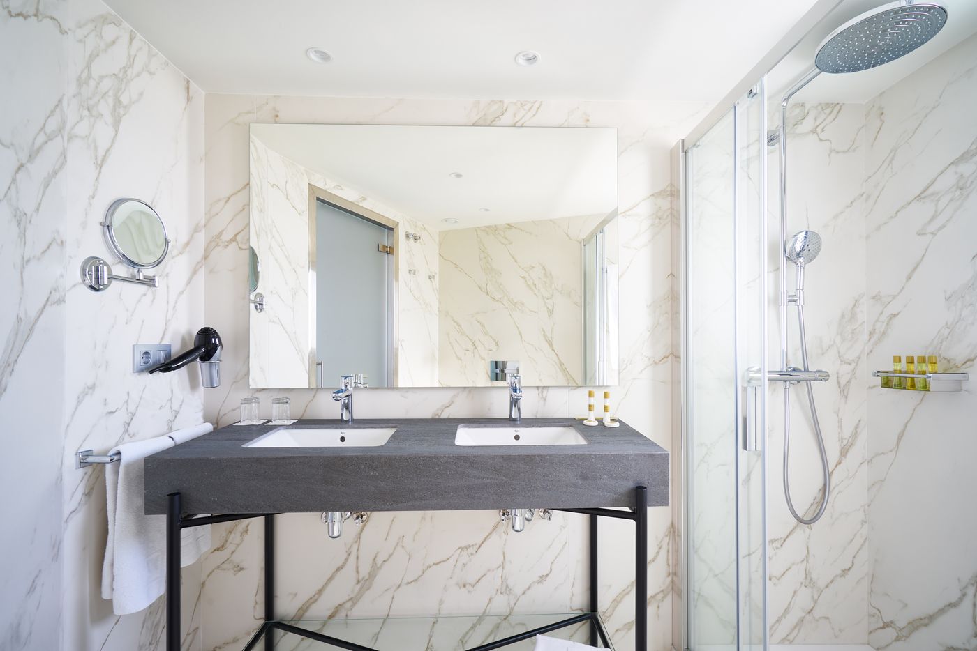 Eurostars-Astoria-Room-28