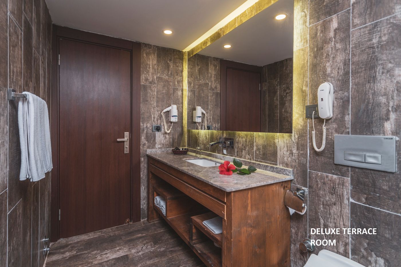 Manaspark-Deluxe-Hotel-Room-45