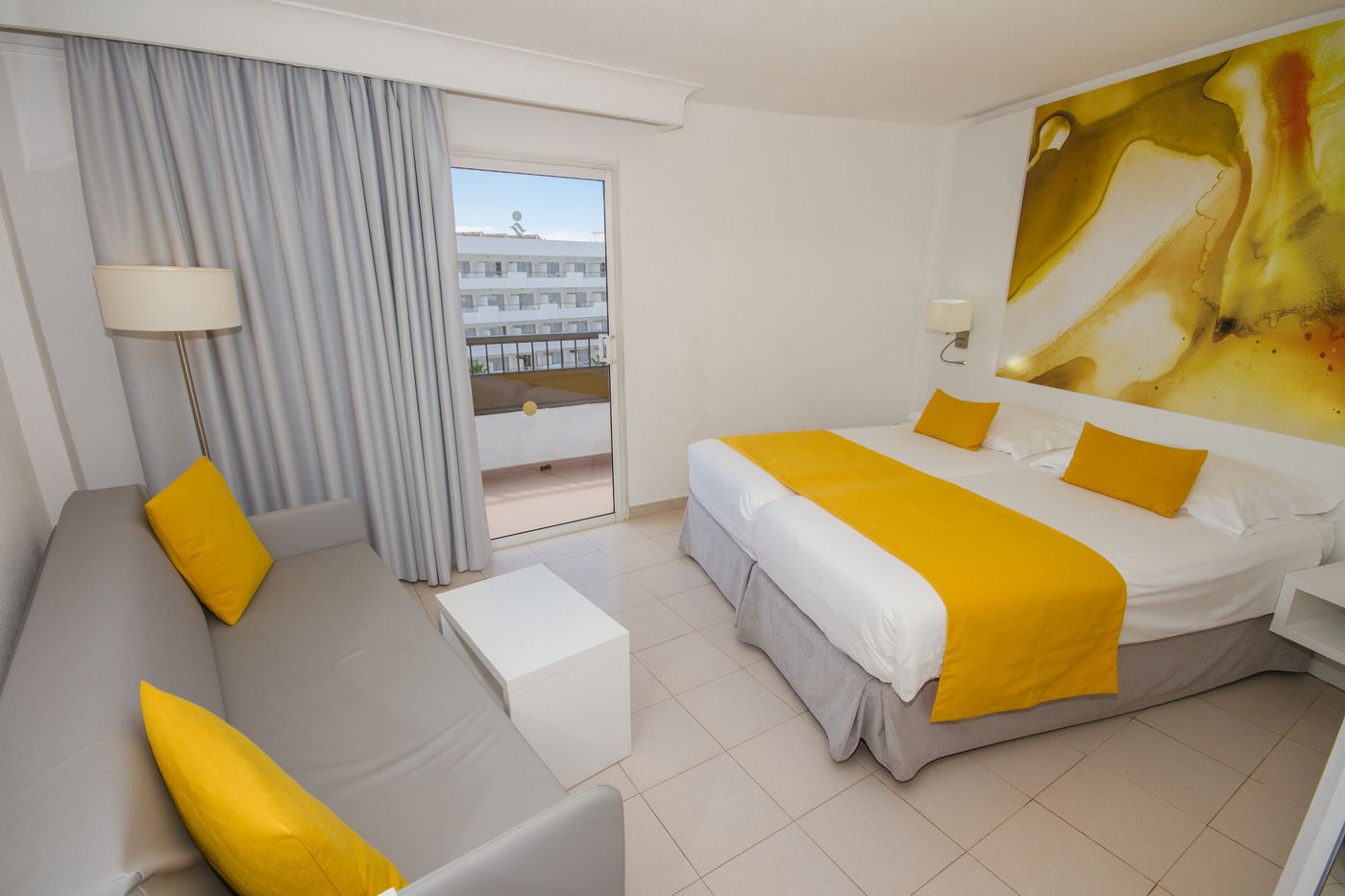 Servatur-Waikiki-Room-23