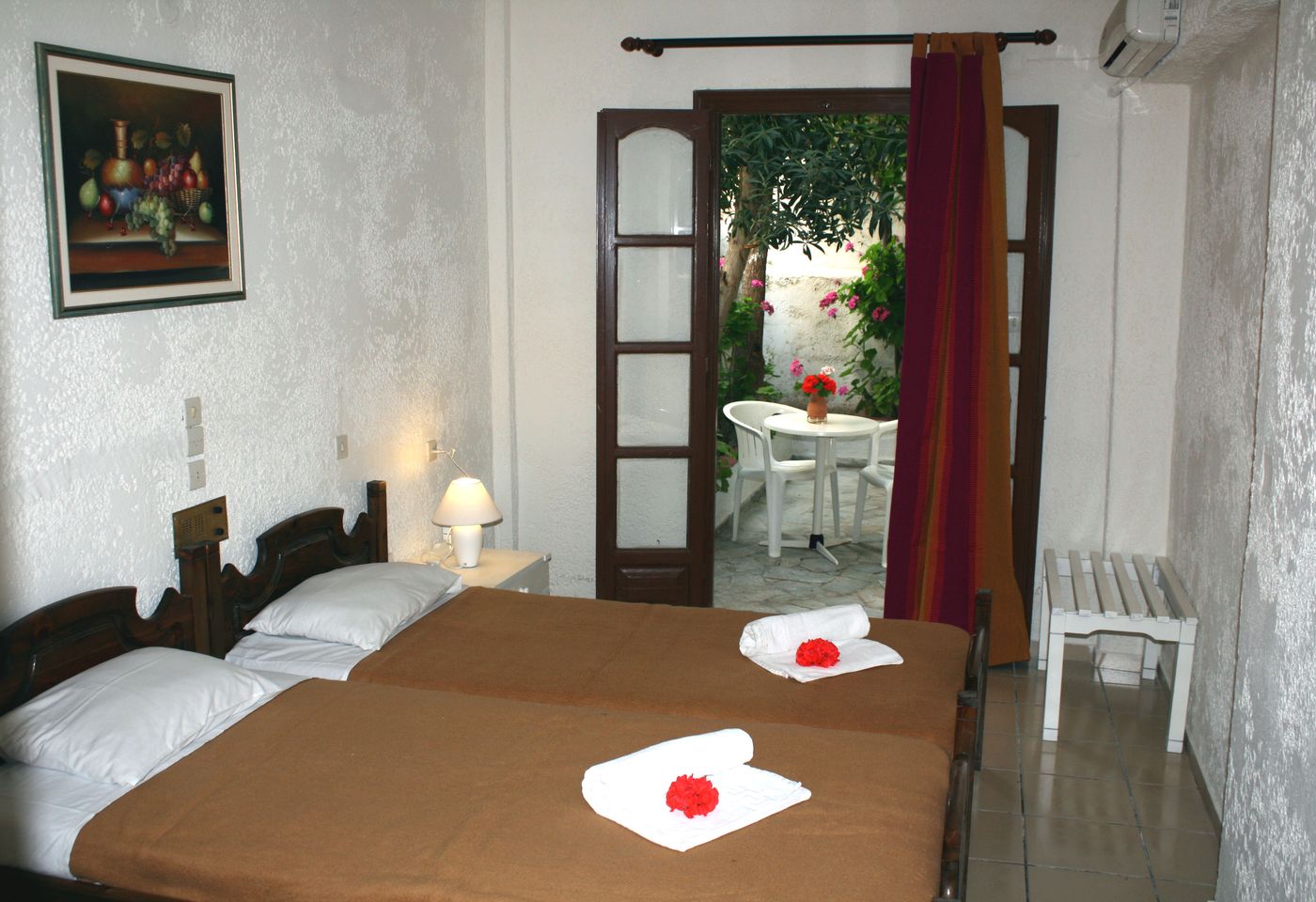 Semiramis-Apartments-Room-17