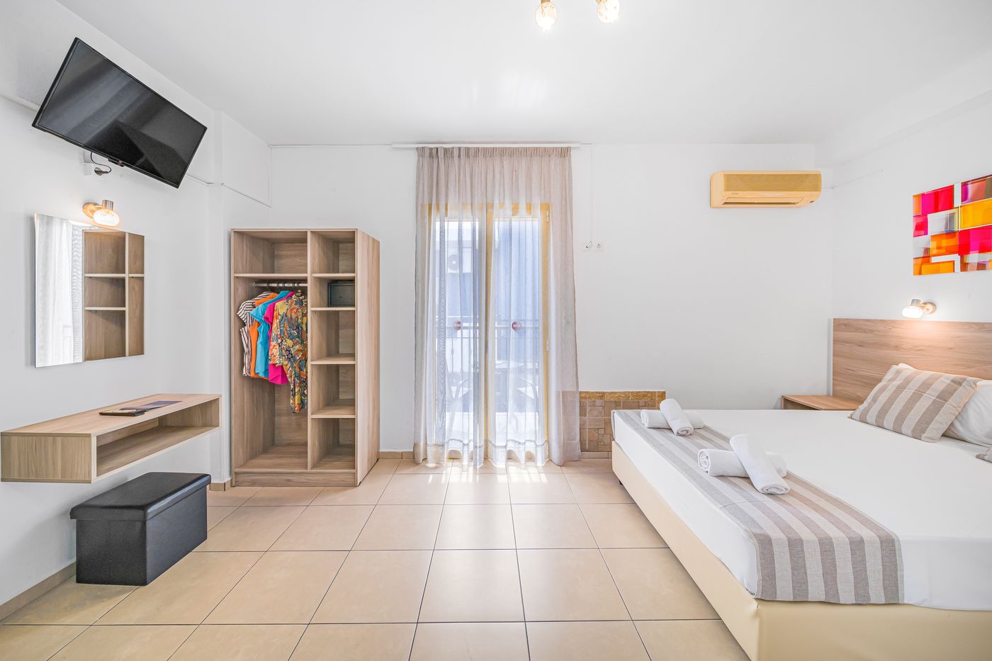 Happy-Days-Studios-Room-24