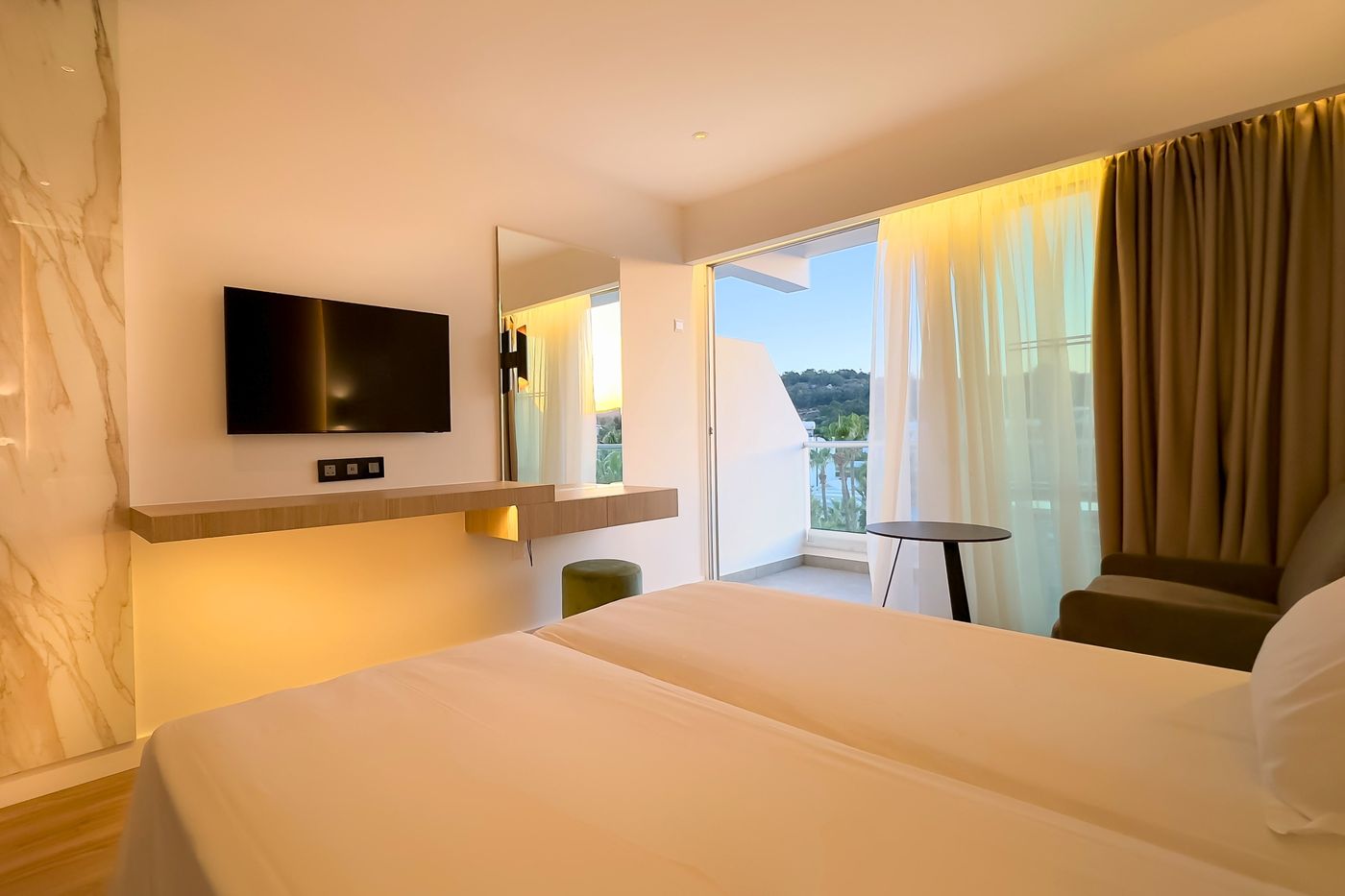 Cavo-Maris-Beach-Room-29