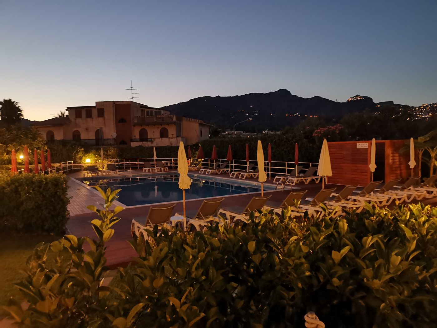 Residence-Villa-Giardini-Pool-3