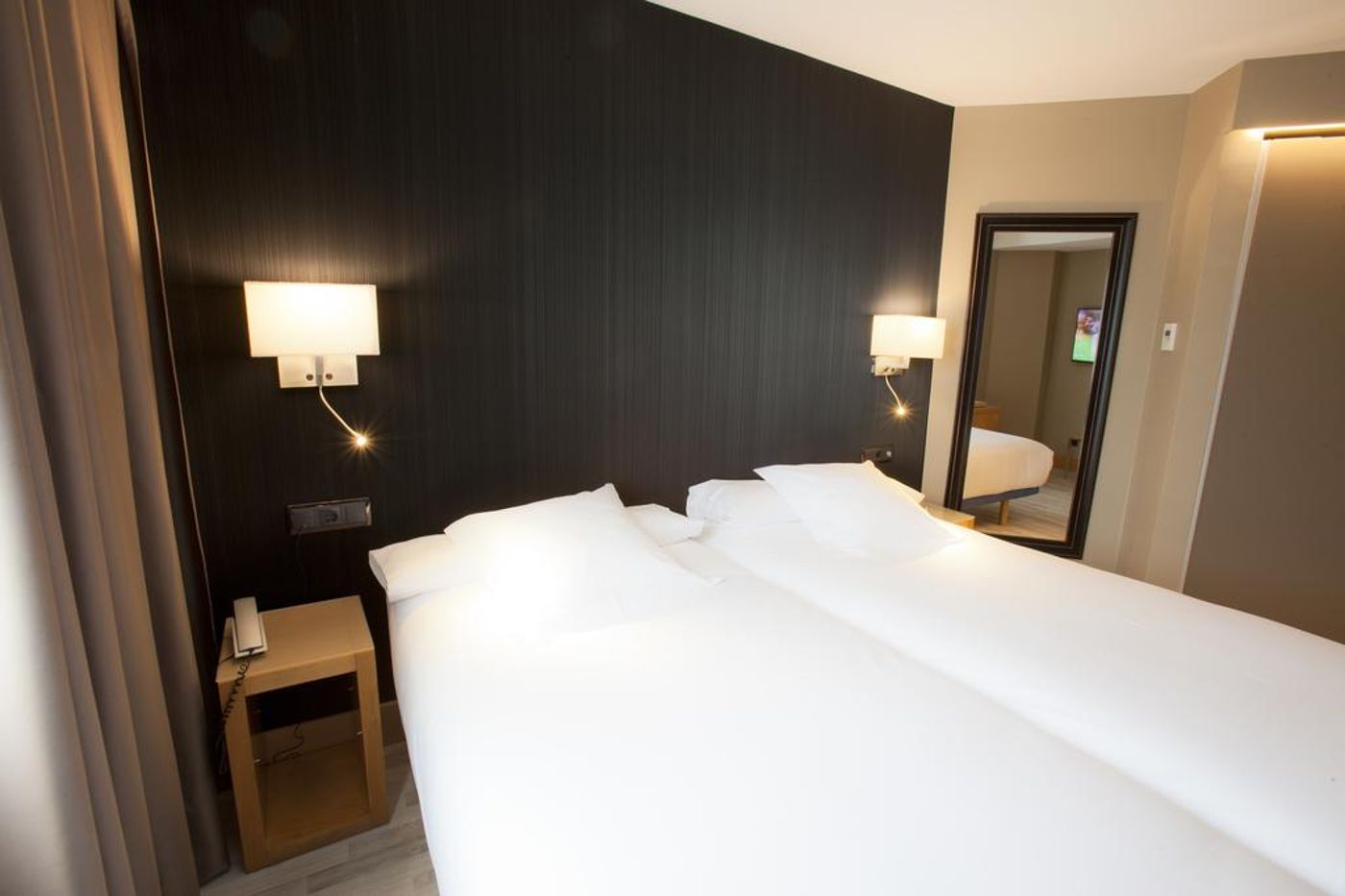 Plaza-Spain-A CORUÑA-Room-4