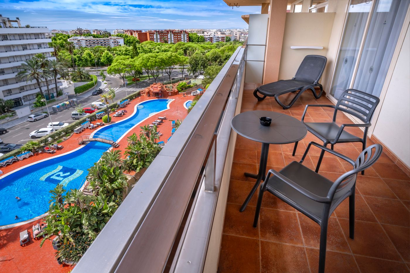 4R-Gran-Regina-Hotel-Room-53