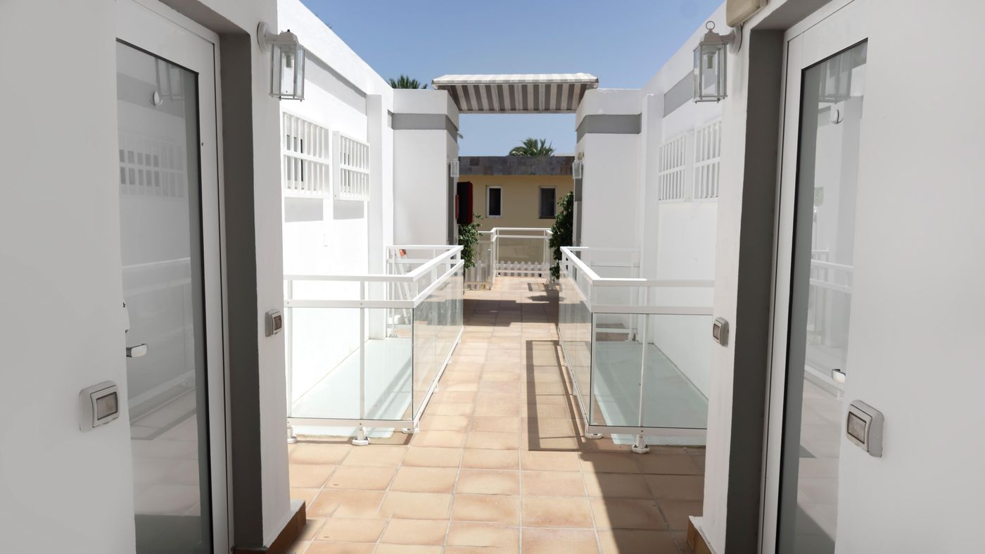 Apartamentos-Cocoteros-Lobby-10