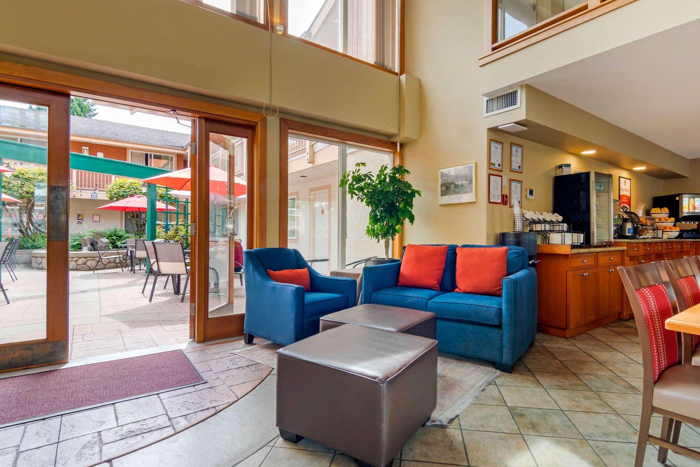 Econo Lodge Inn & Suites N. Vancouver-Canada-North Vancouver-Lobby-7