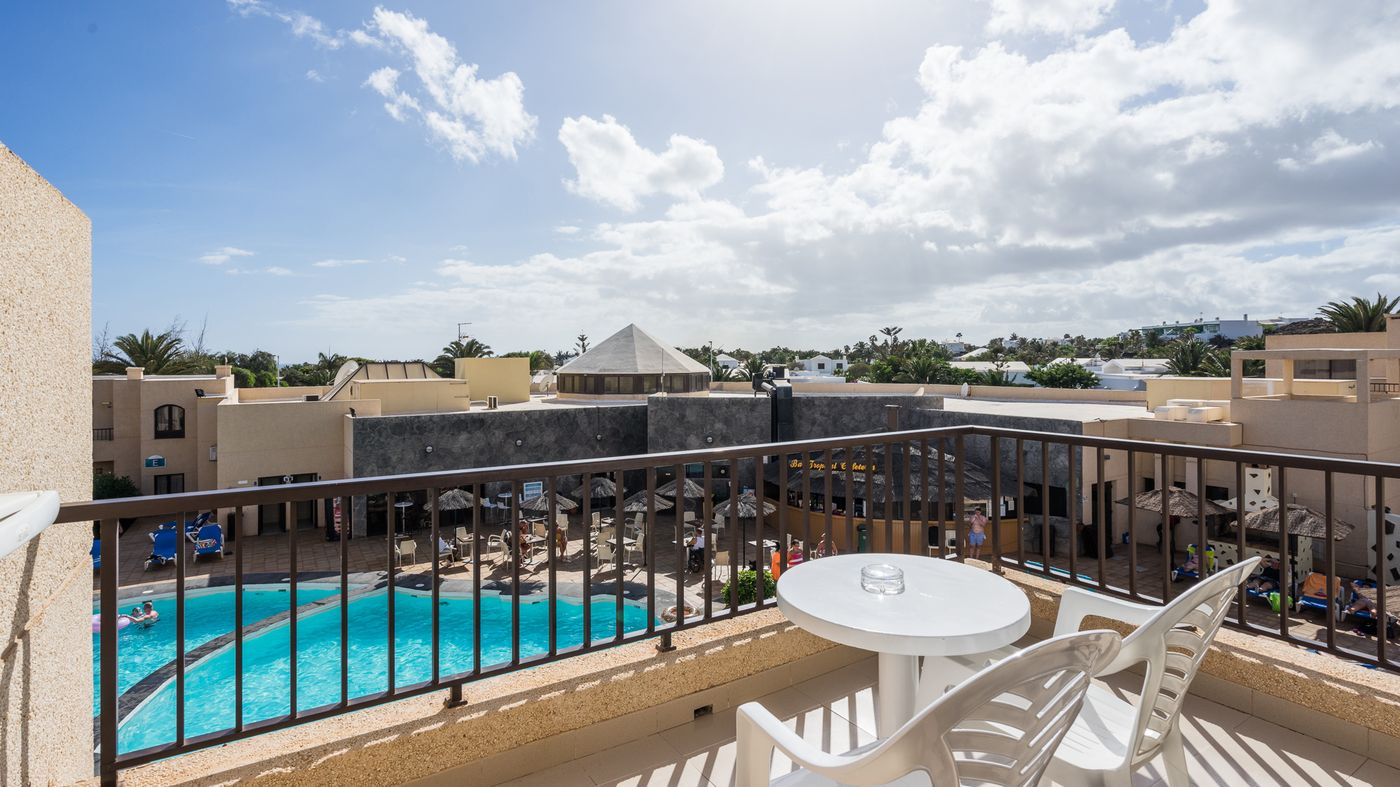 Blue-Sea-Apartamentos-Costa-Teguise-Gardens-Room-4