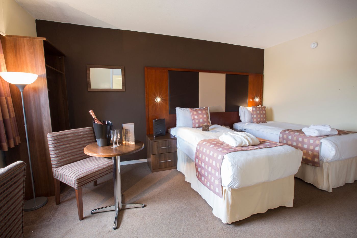 Normandy-United Kingdom-RENFREW-Room-6
