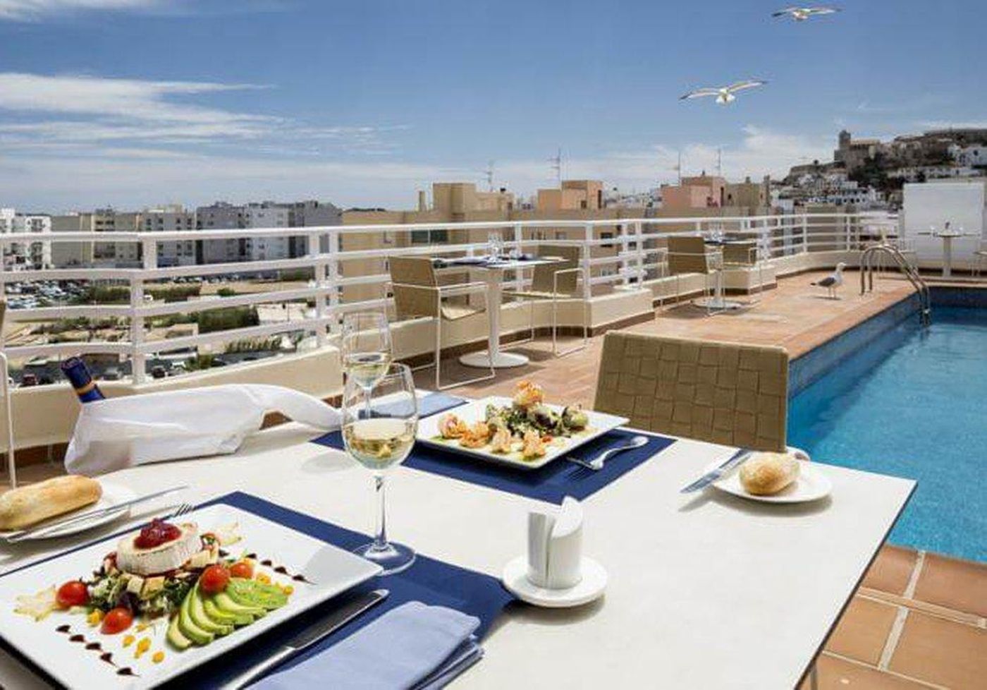 Royal-Plaza-Restaurant-10