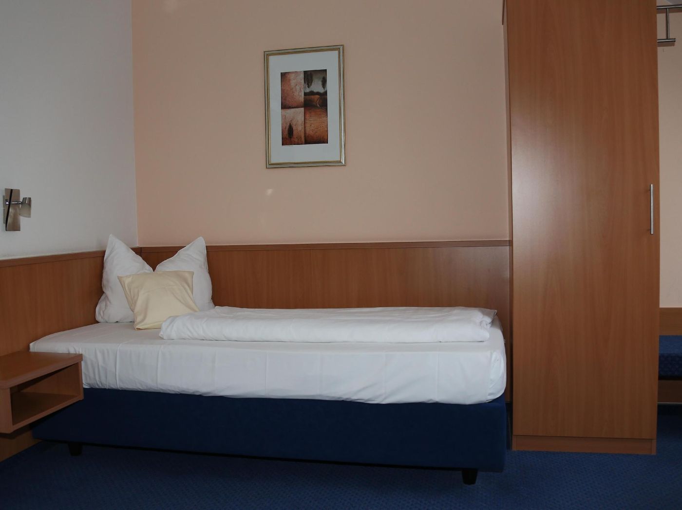 Hotel and Restaurant Goldener Pfug-Germany-LUDWIGSBURG-General view-6