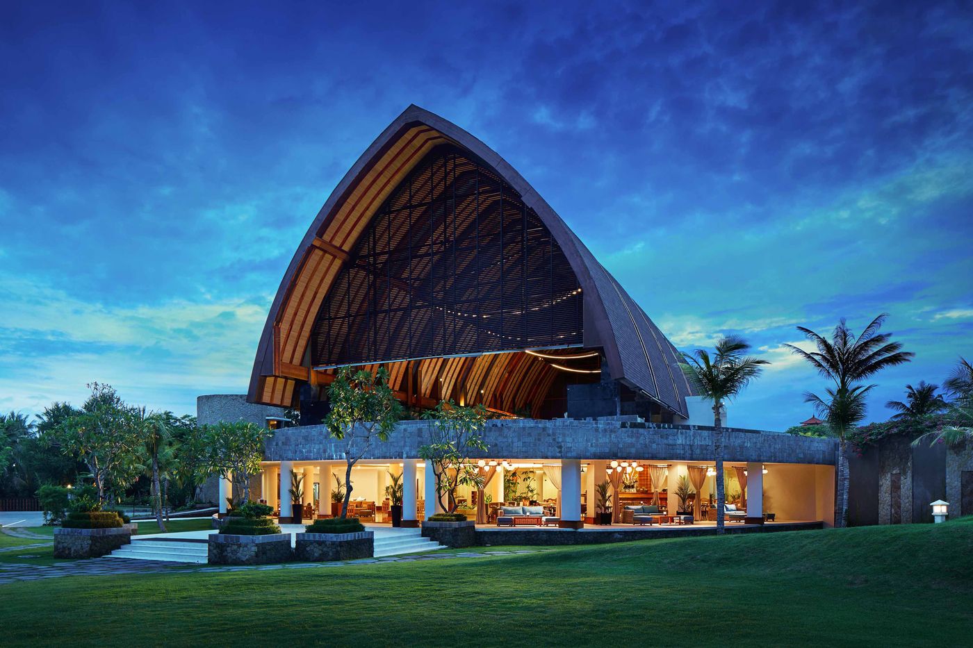 MERUSAKA Nusa Dua 01.09