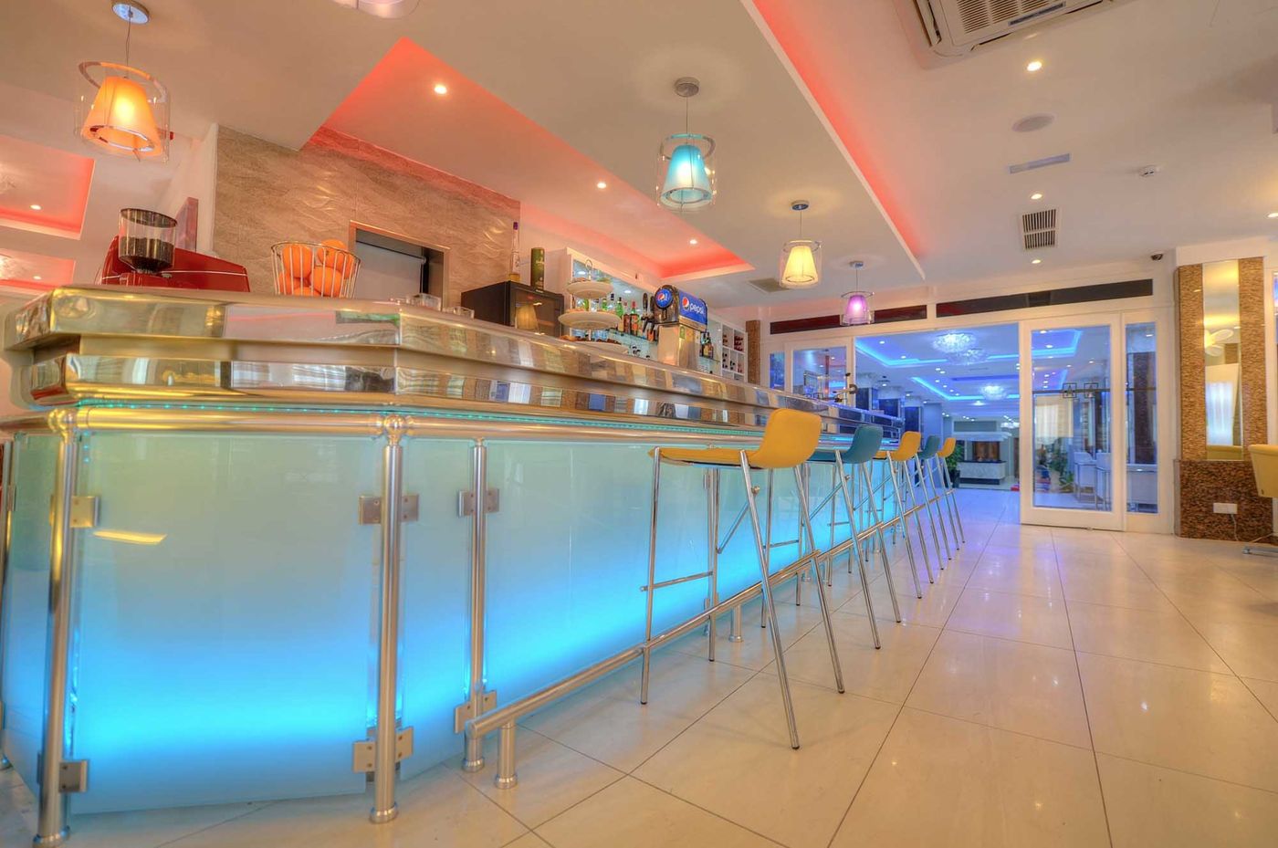 Alexandra-Hotel-Bar-29