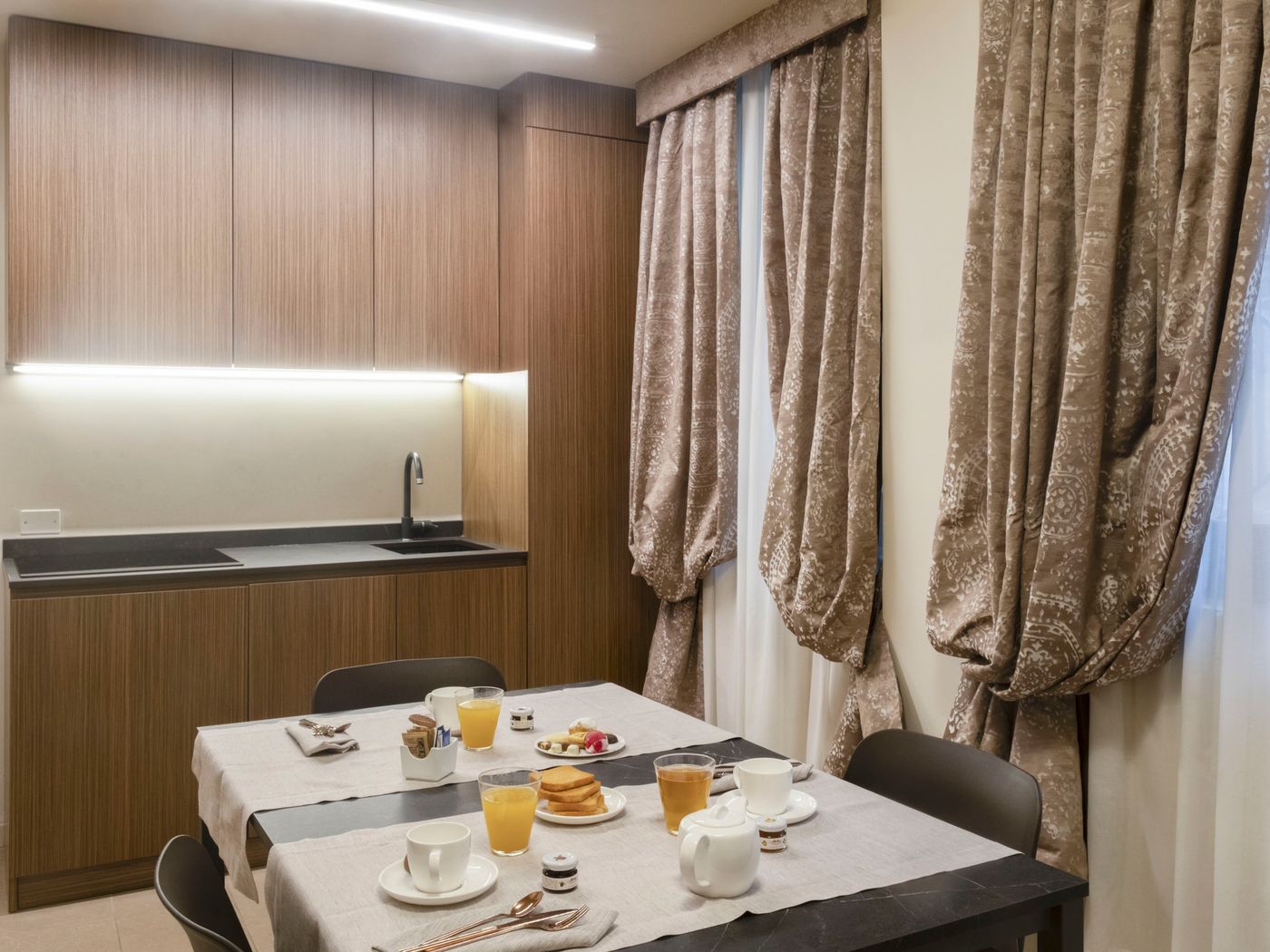 Hotel-Aquarius-Venice-Room-61