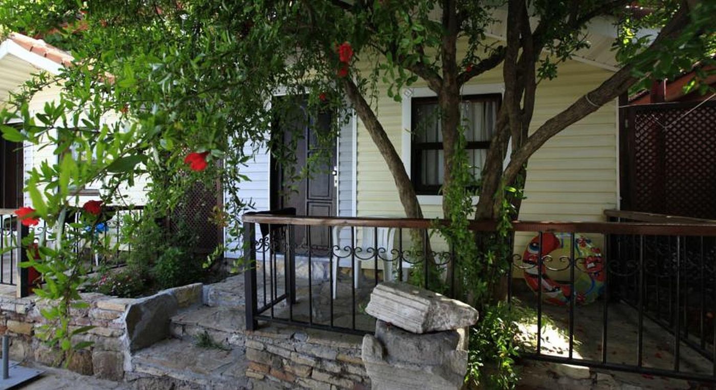 Hotel-Leda-Beach-Lobby-10