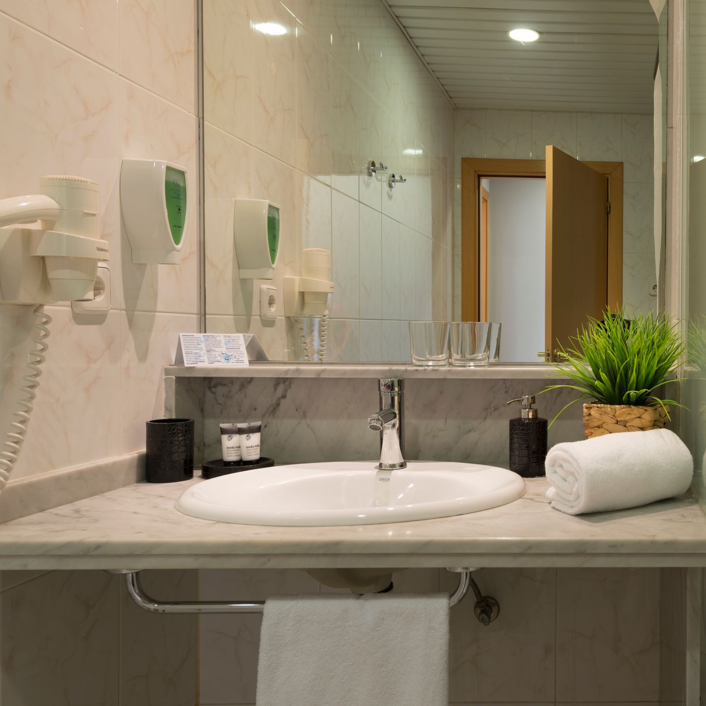 Alexandra-Aparthotel-Room-28