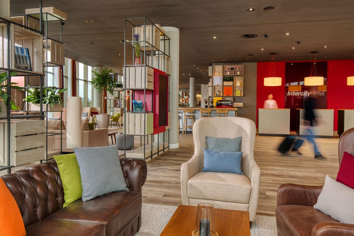 IntercityHotel-Amsterdam-Airport-Lobby-13