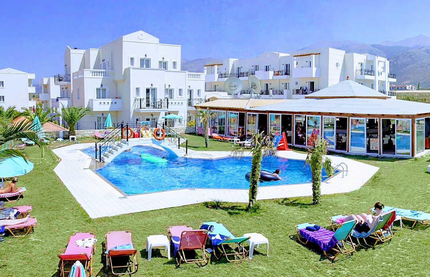Yiannis Manos Apartments