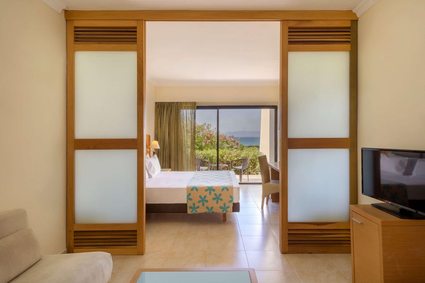 Smarline-Cosmopolitan-Room-46