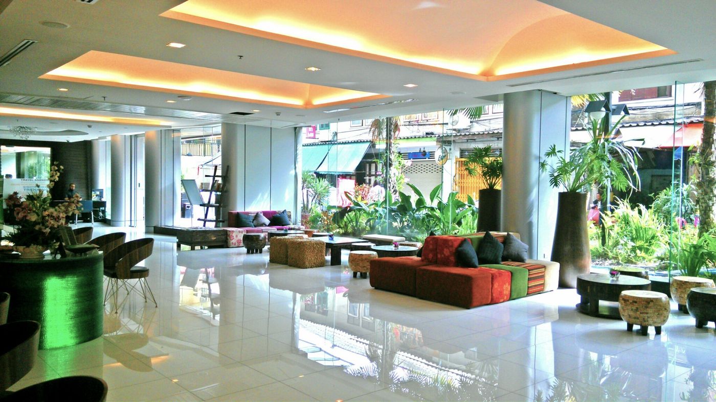 Nouvo-City-Hotel-Lobby-17