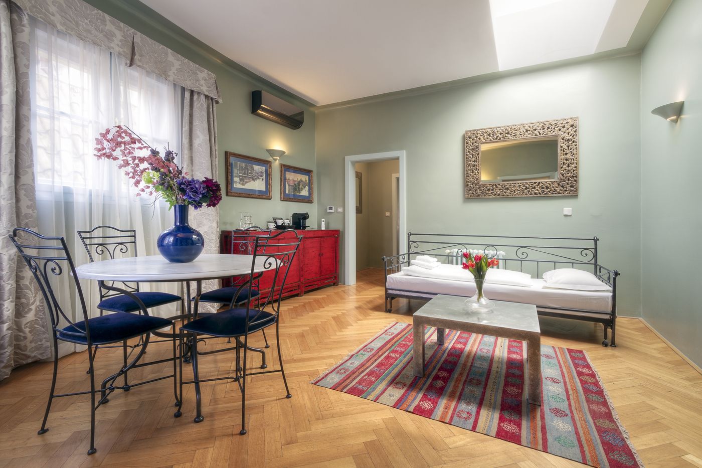 Black-Star-Suites-Room-2