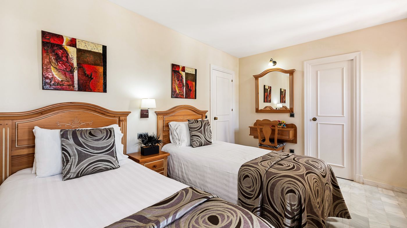 Macdonald-Villacana-Club-Room-25