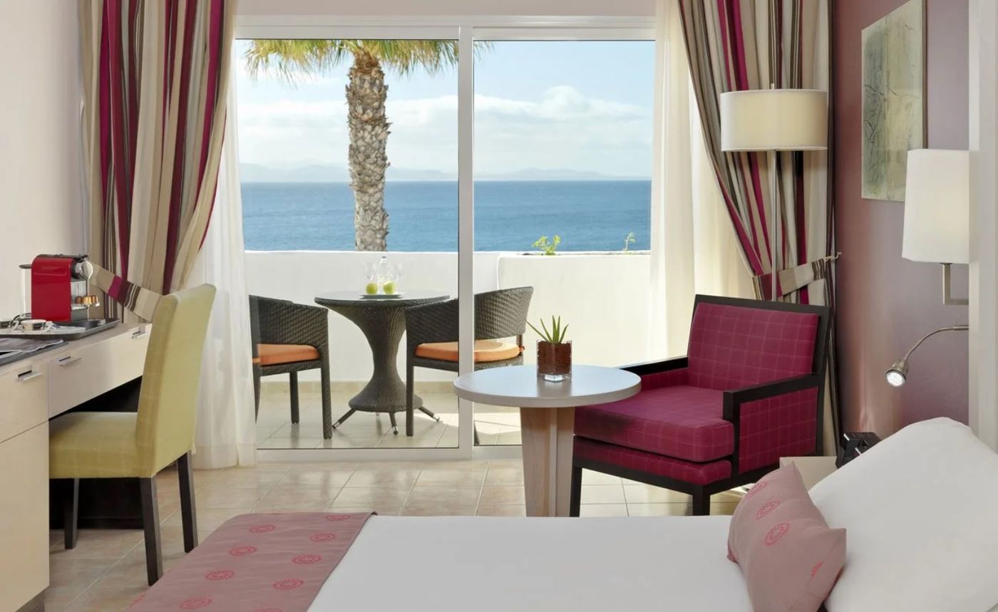 H10-Timanfaya-Palace-Room-22