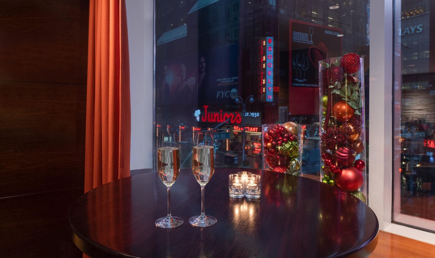 Crowne-Plaza-Times-Square-Manhattan-Bar-21