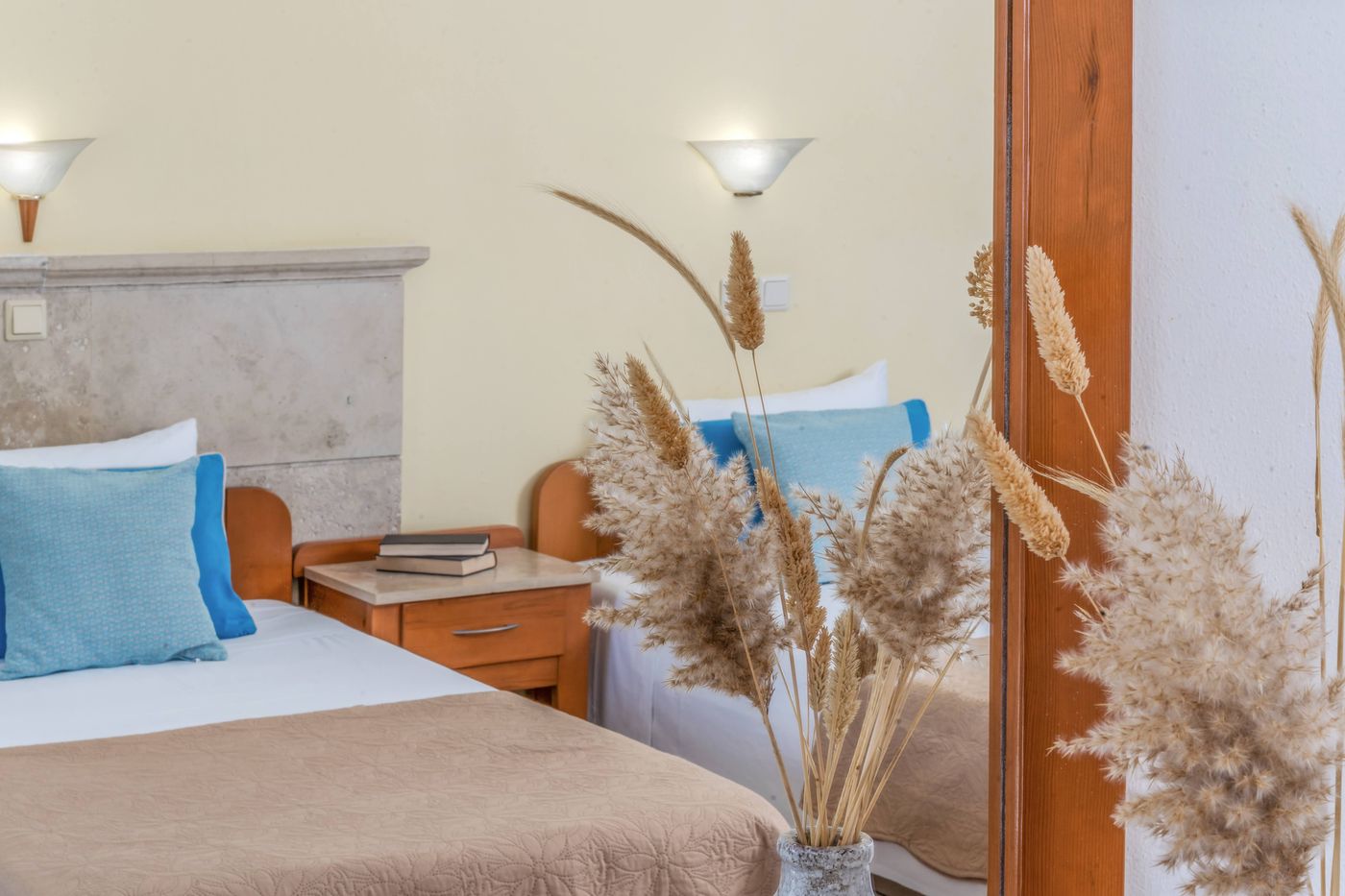 Maria-Rousse-Studios-Room-44