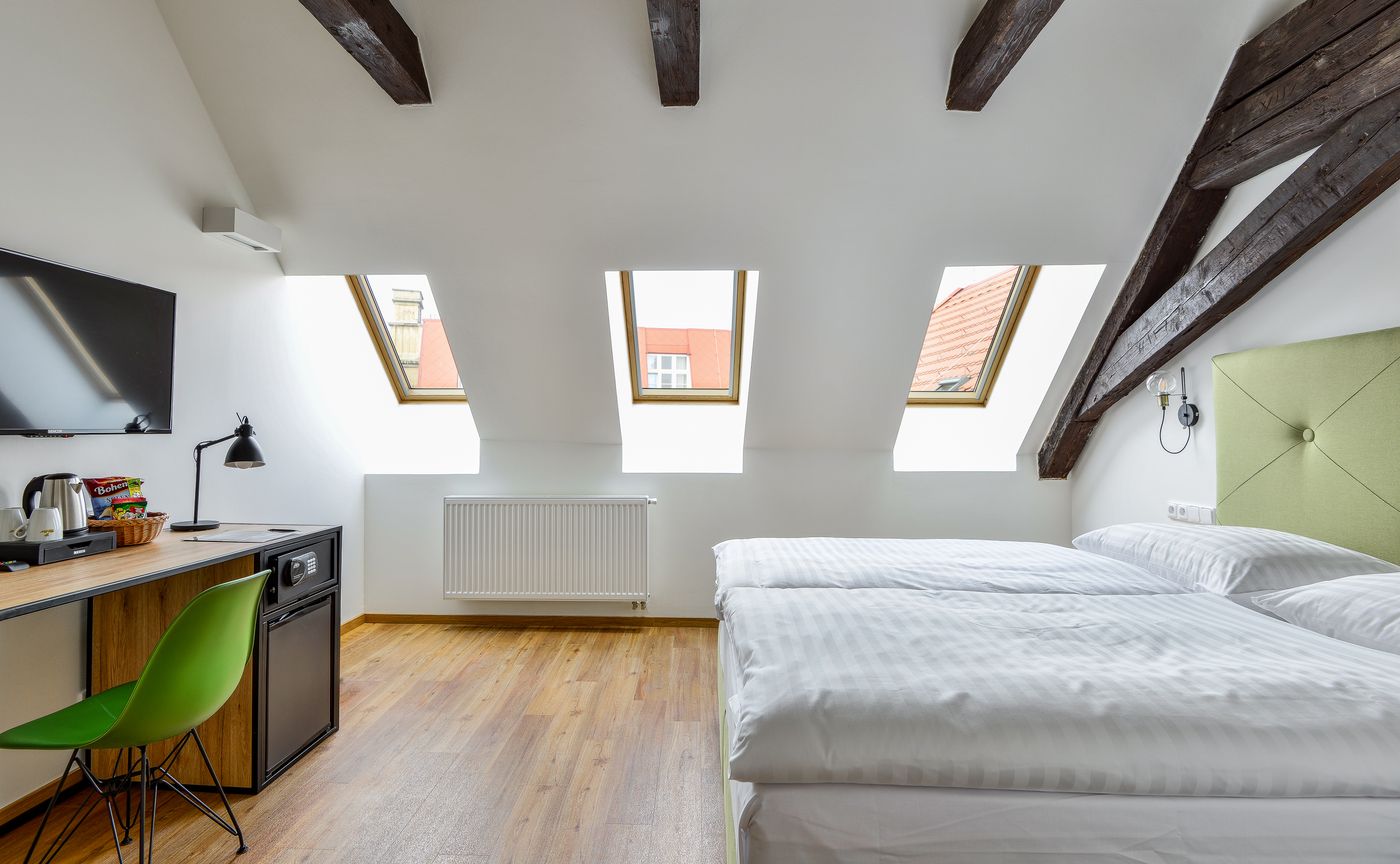 Hotel-Garden-Court-Room-10