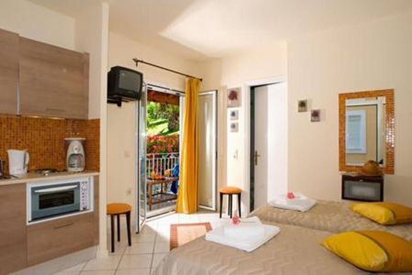 Chrismos Luxury Suites & Studios