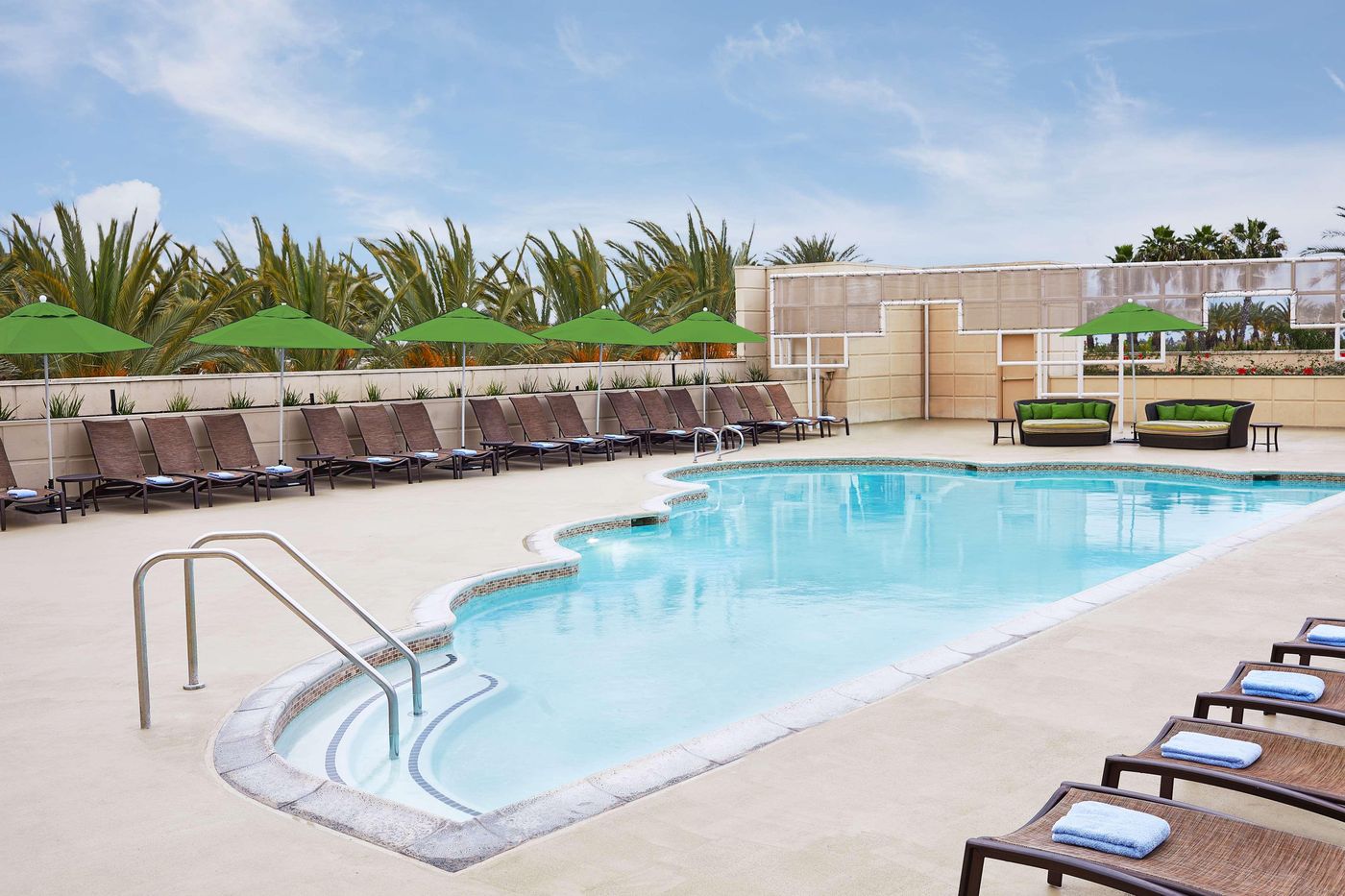 Hyatt-Regency-Orange-County-Pool-2