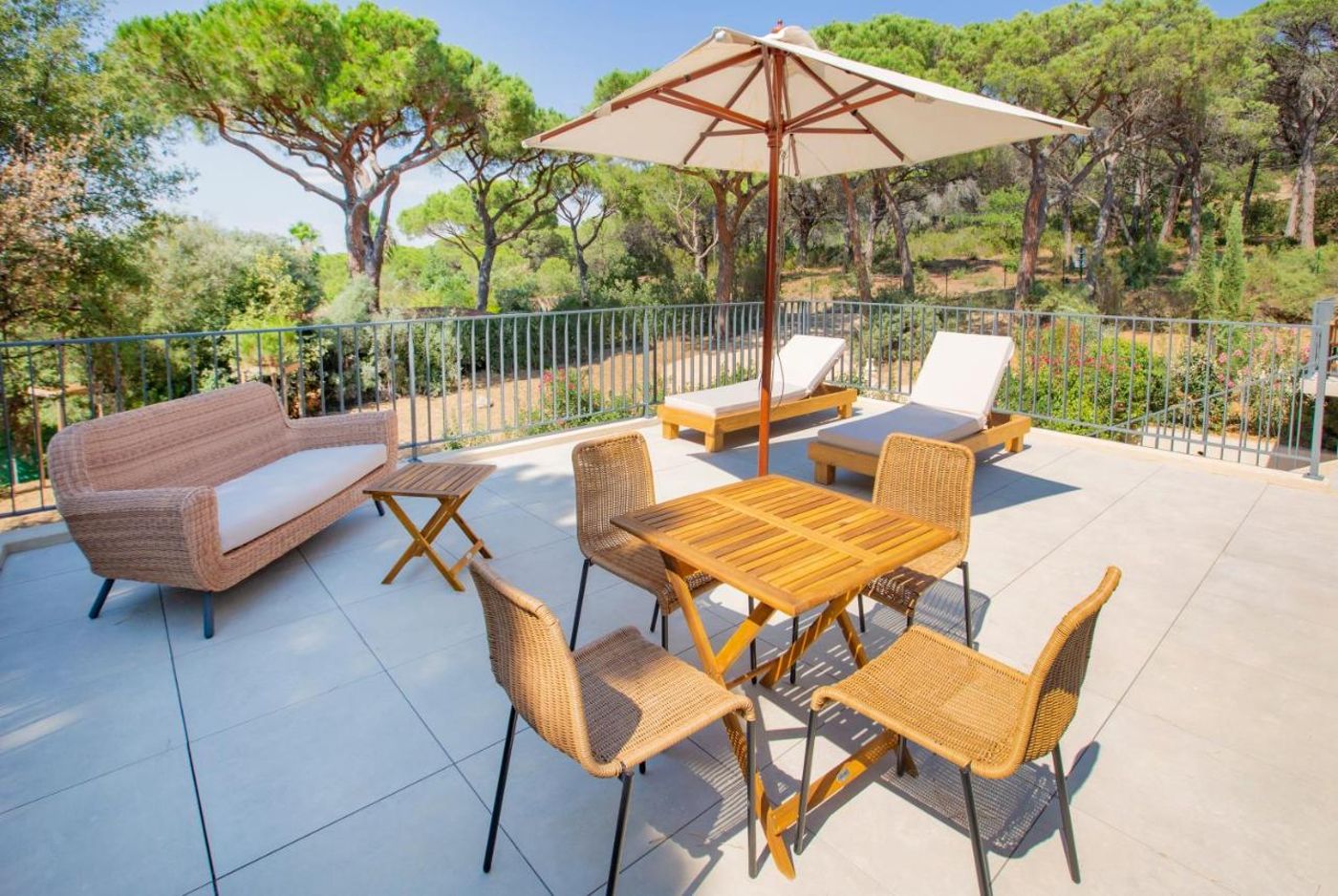 Hotel-L-Escalet-Lobby-19