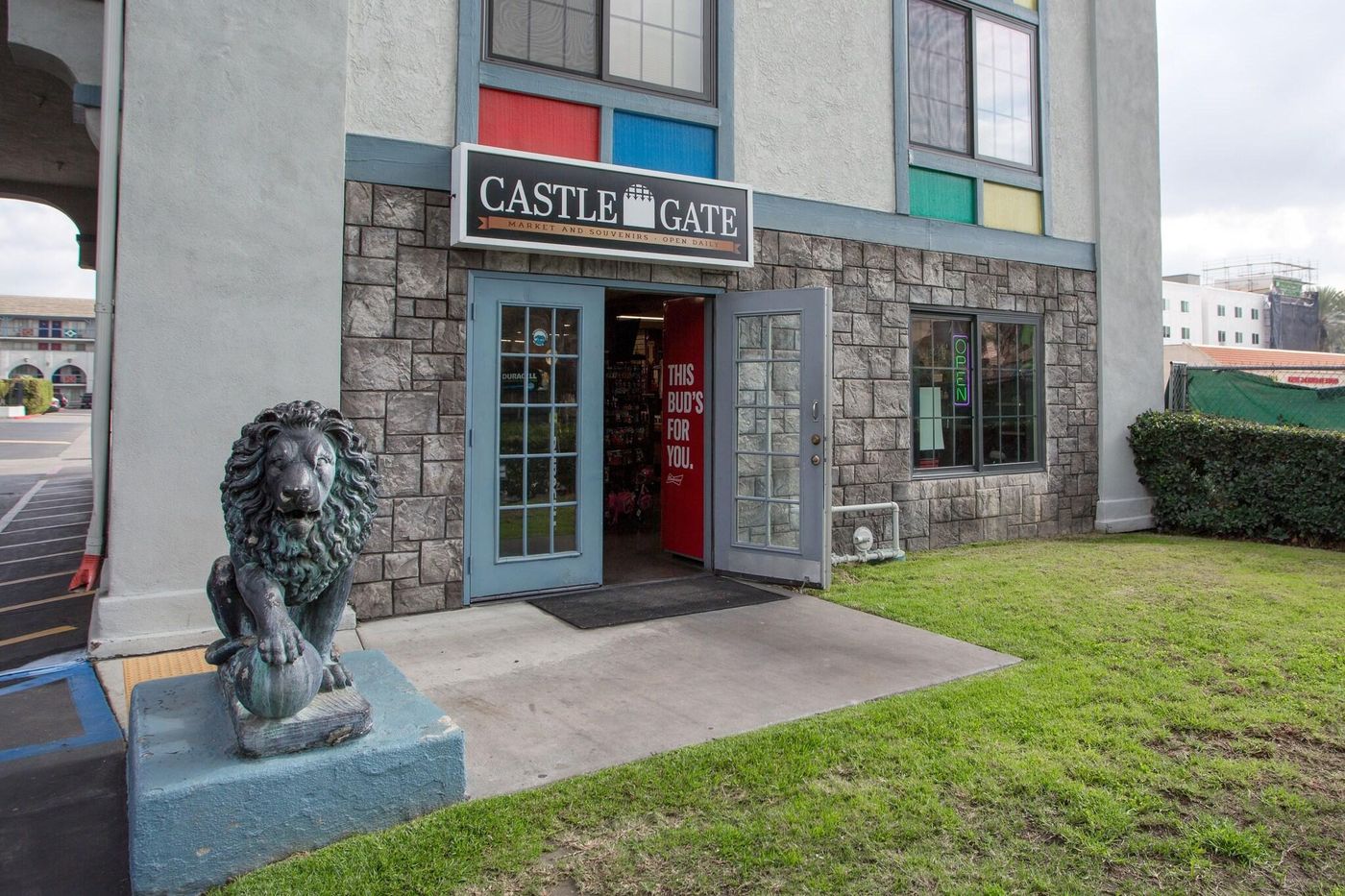 Castle-Inn-and-Suites-General-view-2