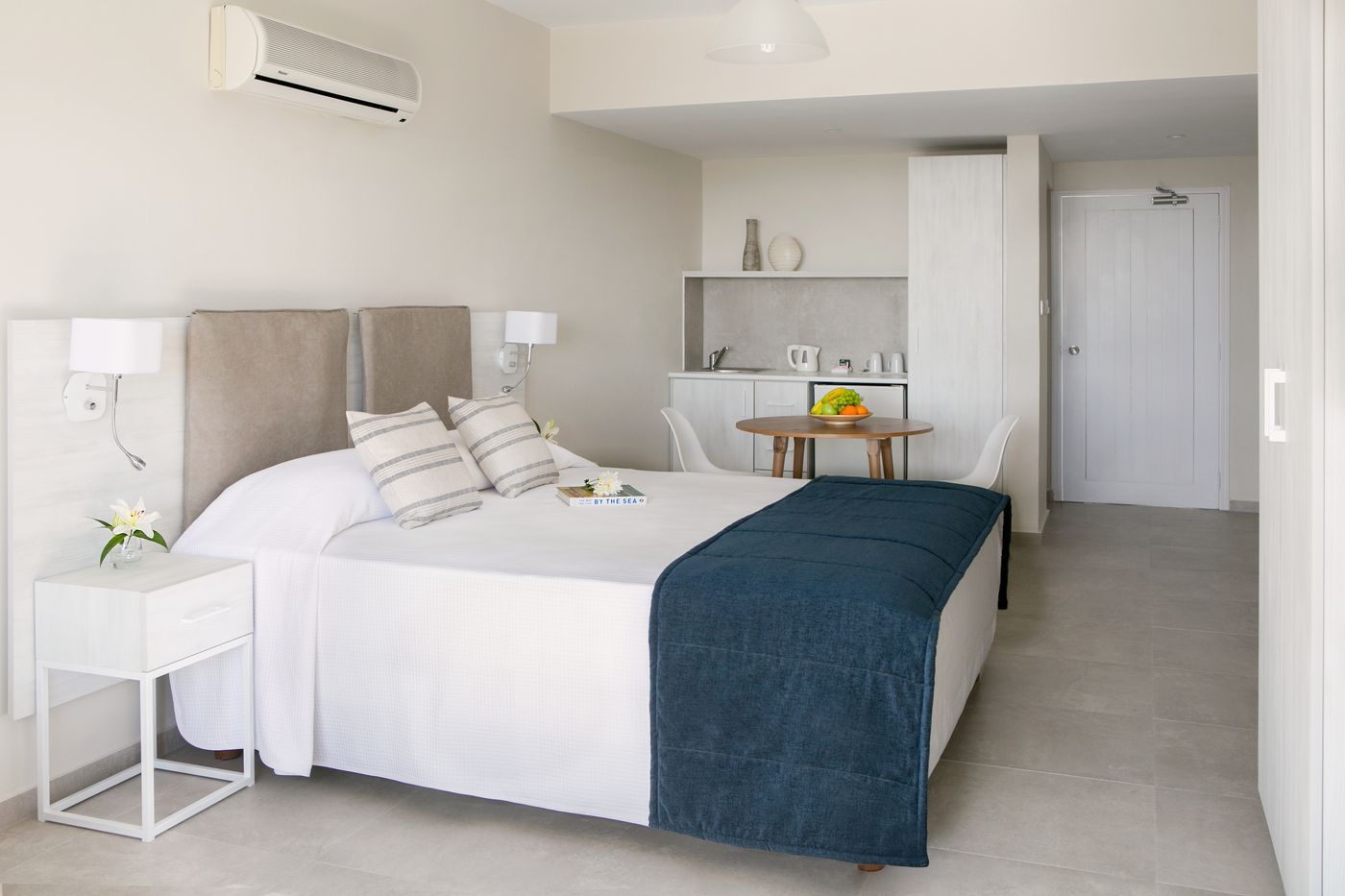 Louis-Paphos-Breeze-Room-26