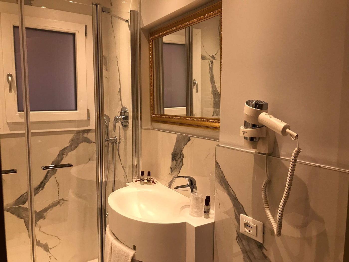 Ca--dell-Arte-Palace-Room-15